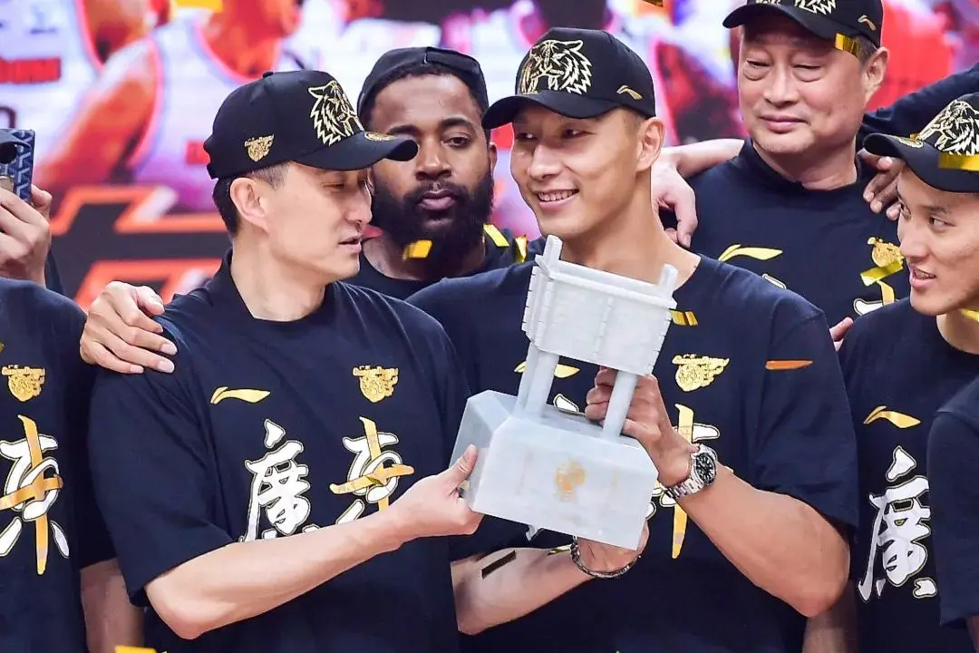 勇士翻盘广州队,易建联关键制胜 勇士翻盘广州队,易建联关键制胜