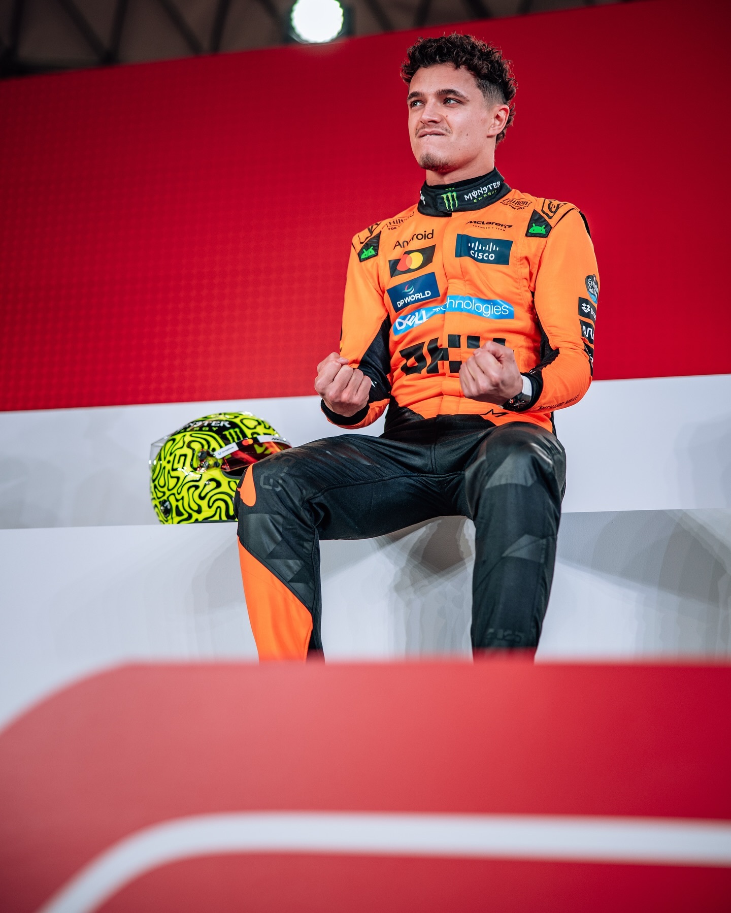 雷诺车队完胜红牛车队,汉密尔顿高光表现 雷诺车队完胜红牛车队,汉密尔顿高光表现