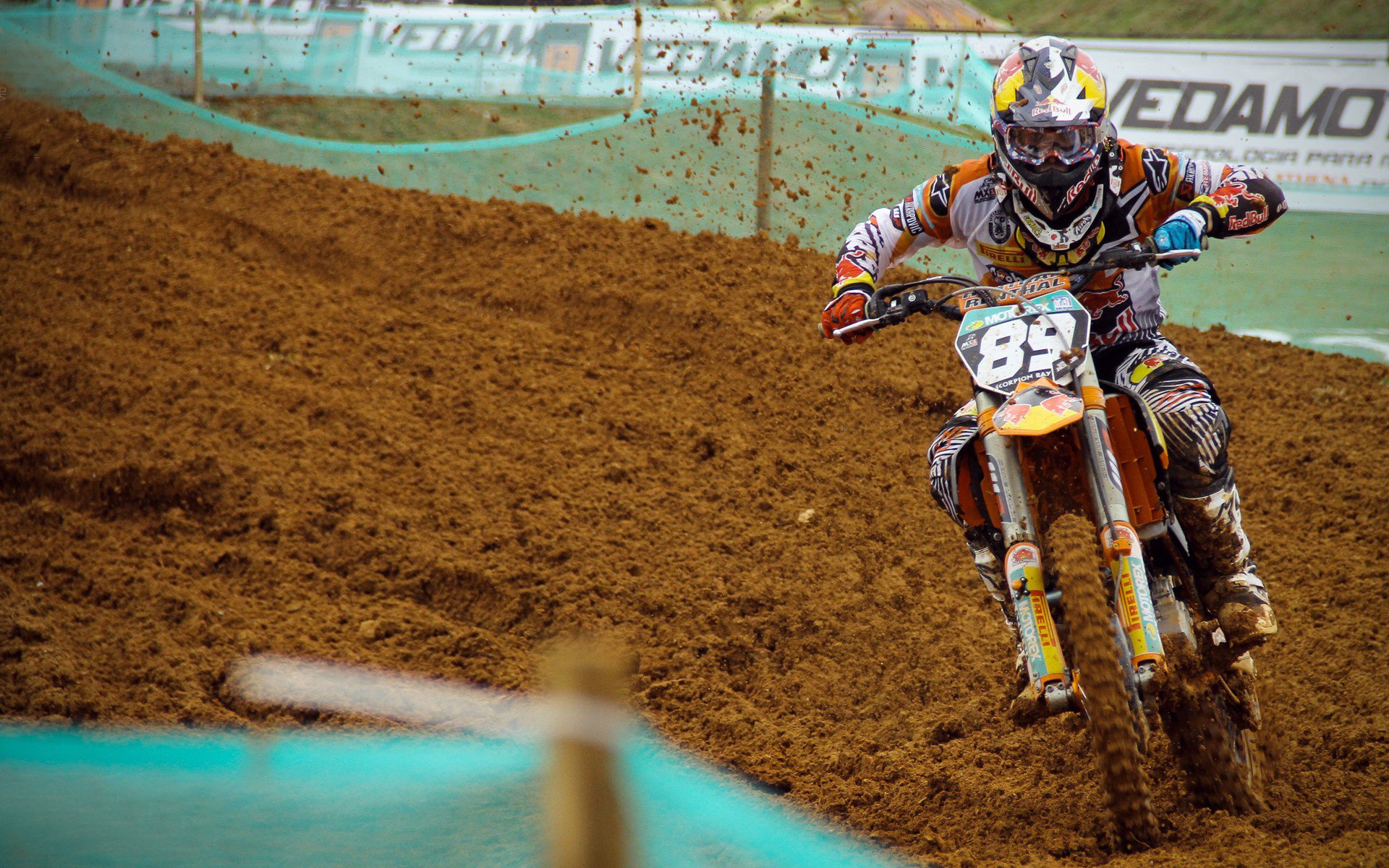 布雷默一锤定音,巴萨客场力克波兰劲旅锁定争冠胜局