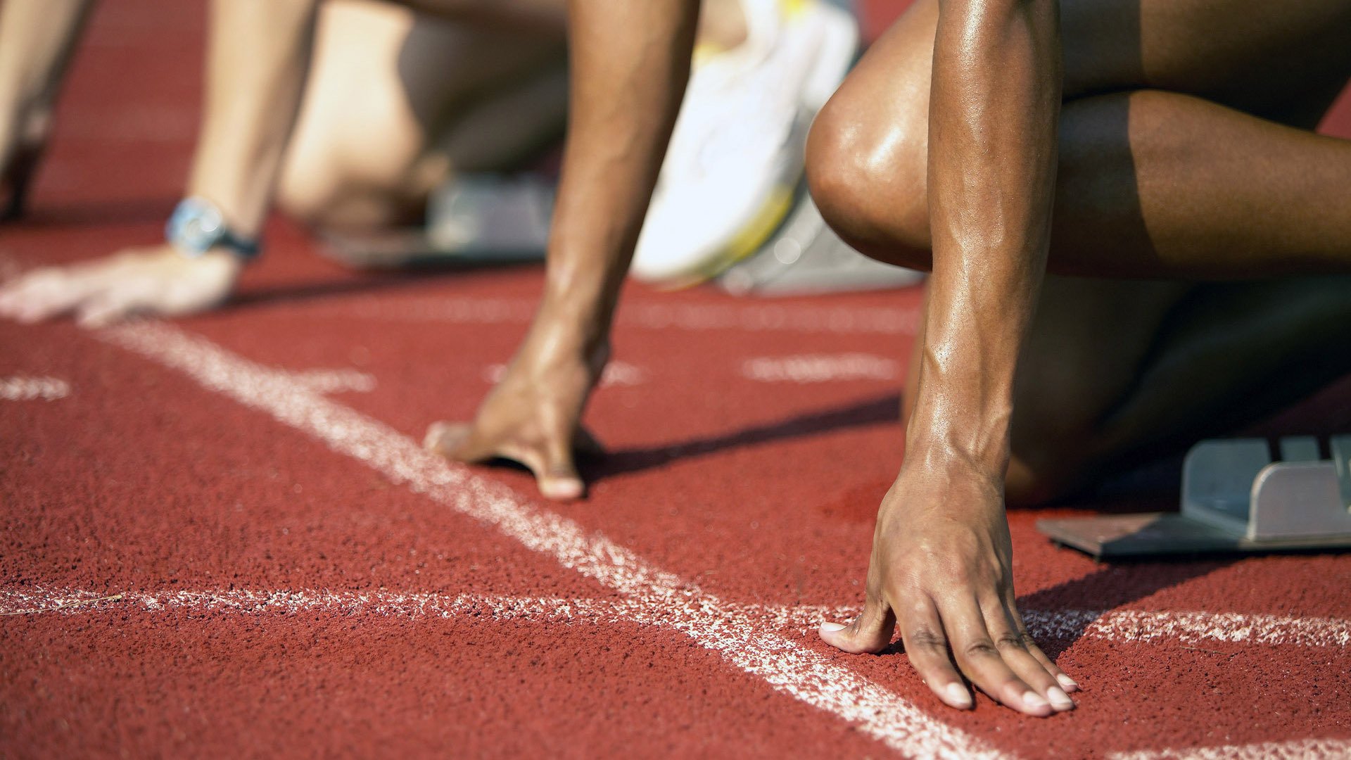 F1新赛季揭幕战焦点战，当赛道激情遇上贝蒂斯踏平伊朗的绿茵风暴